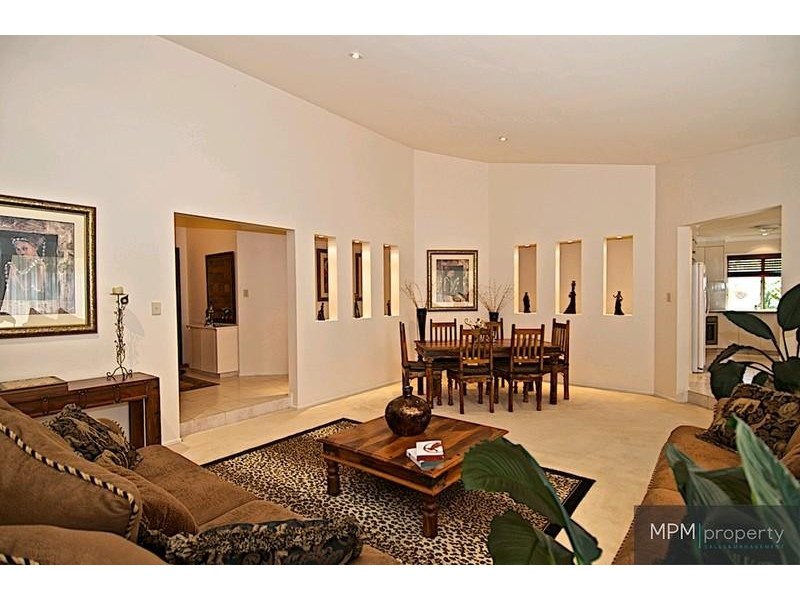10 Kirdford Ct, Arundel QLD 4214