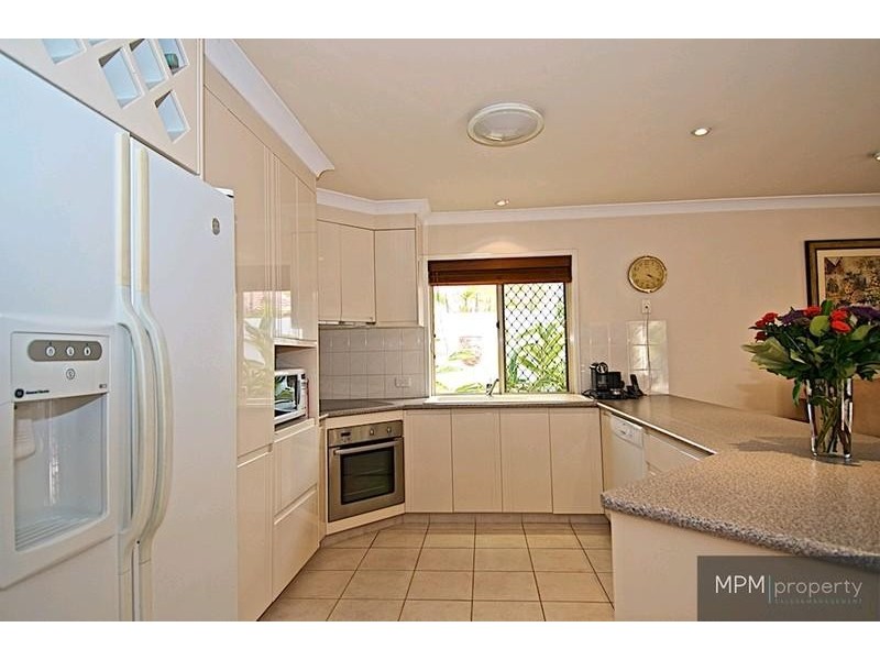 10 Kirdford Ct, Arundel QLD 4214