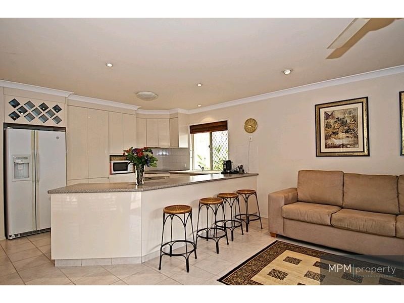 10 Kirdford Ct, Arundel QLD 4214