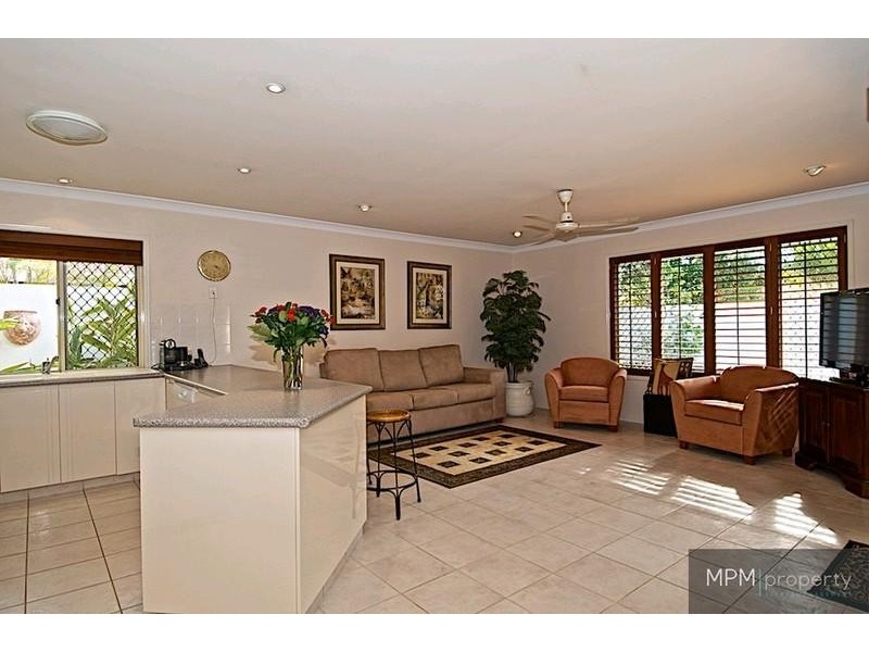 10 Kirdford Ct, Arundel QLD 4214