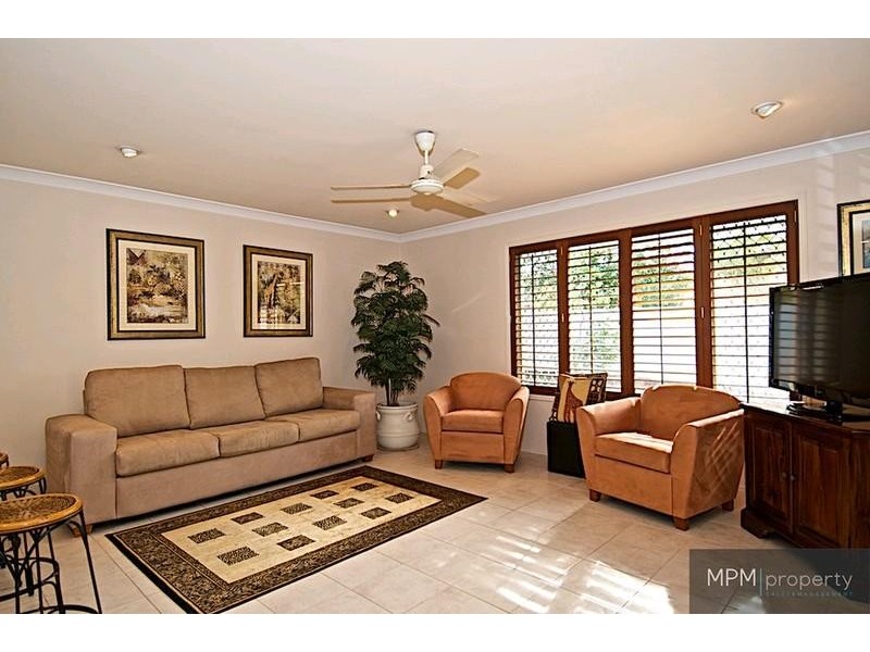 10 Kirdford Ct, Arundel QLD 4214