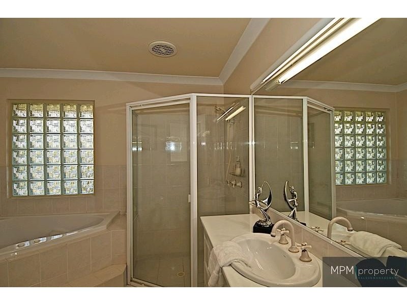 10 Kirdford Ct, Arundel QLD 4214