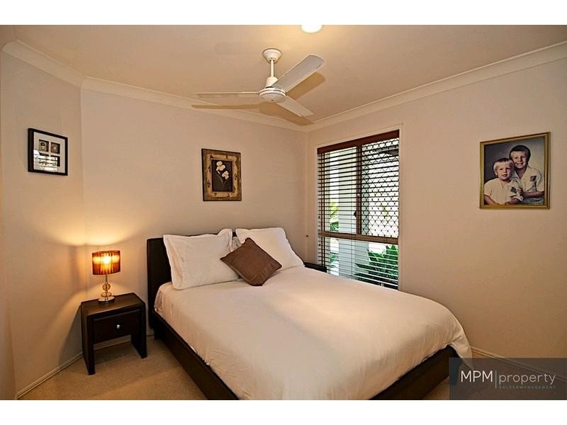 10 Kirdford Ct, Arundel QLD 4214