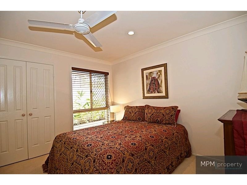 10 Kirdford Ct, Arundel QLD 4214