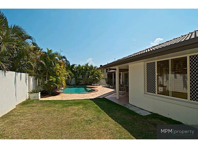 10 Kirdford Ct, Arundel QLD 4214