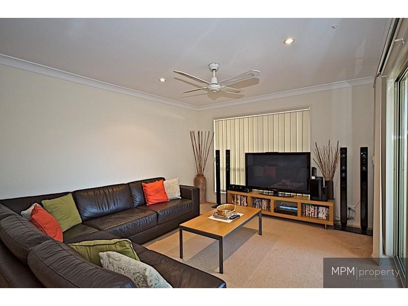 70 Tee Trees Bvd, Arundel QLD 4214