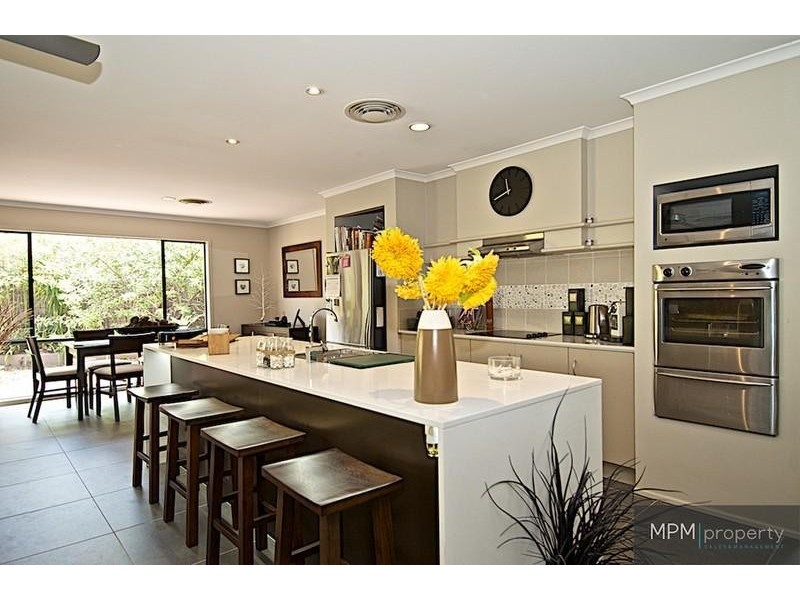 9 Highview Pl, Parkwood QLD 4214