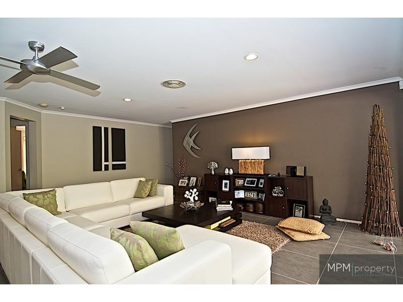 9 Highview Pl, Parkwood QLD 4214