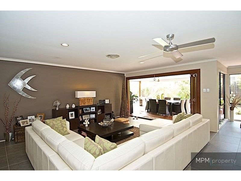 9 Highview Pl, Parkwood QLD 4214