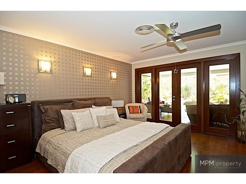 9 Highview Pl, Parkwood QLD 4214