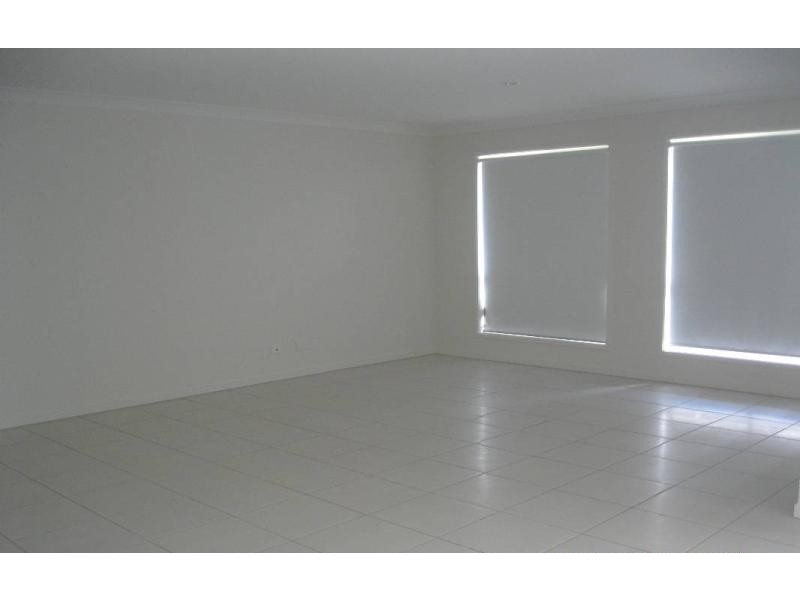 15 Frankland Ave, Waterford QLD 4133