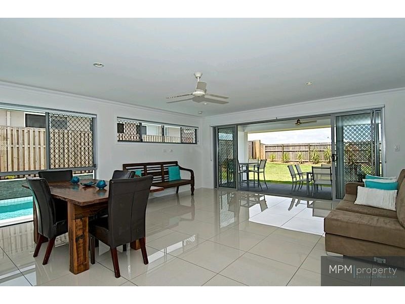 10 Fletcher Cres, Pacific Pines QLD 4211