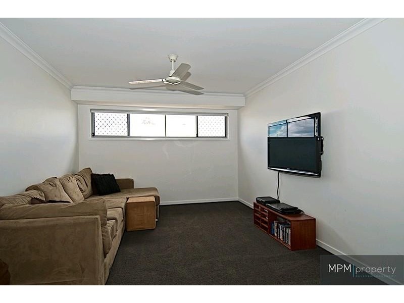 10 Fletcher Cres, Pacific Pines QLD 4211