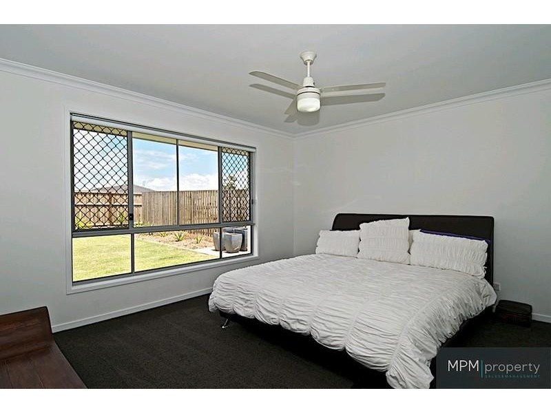 10 Fletcher Cres, Pacific Pines QLD 4211