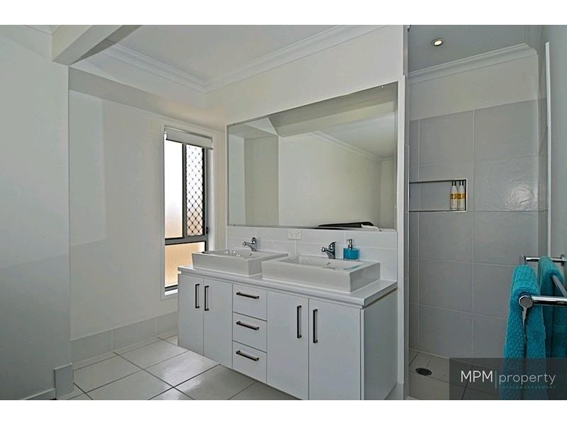 10 Fletcher Cres, Pacific Pines QLD 4211
