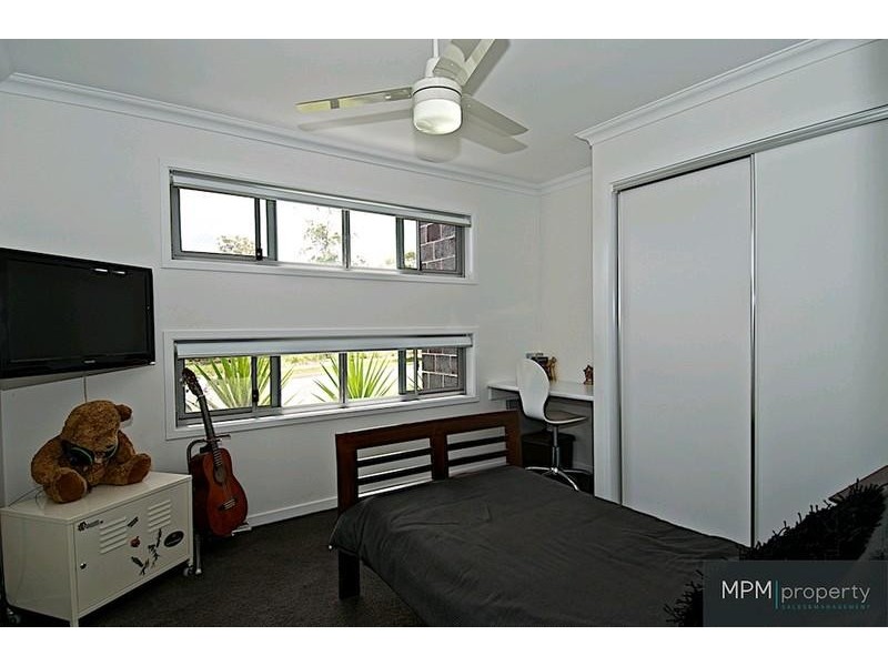 10 Fletcher Cres, Pacific Pines QLD 4211