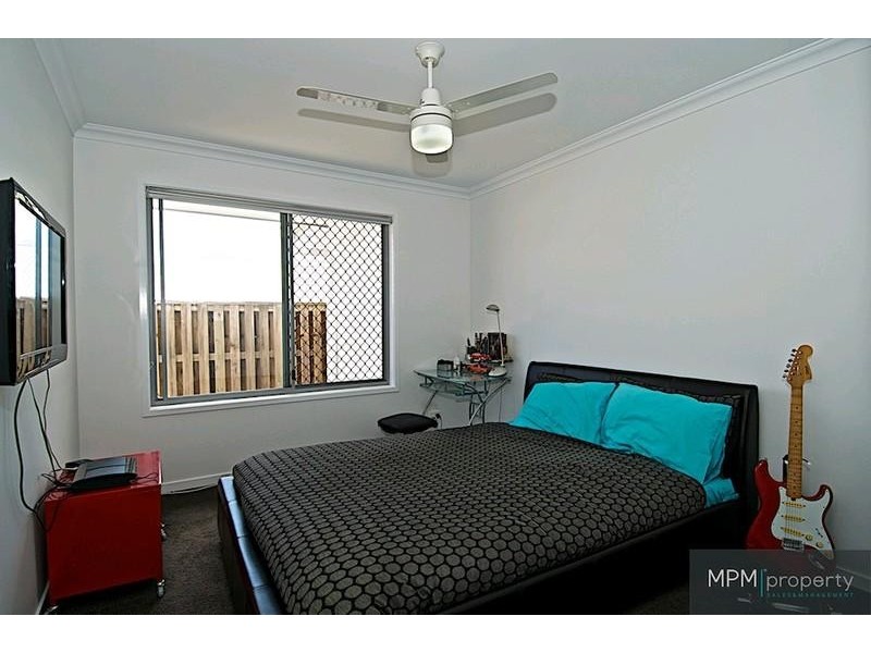 10 Fletcher Cres, Pacific Pines QLD 4211