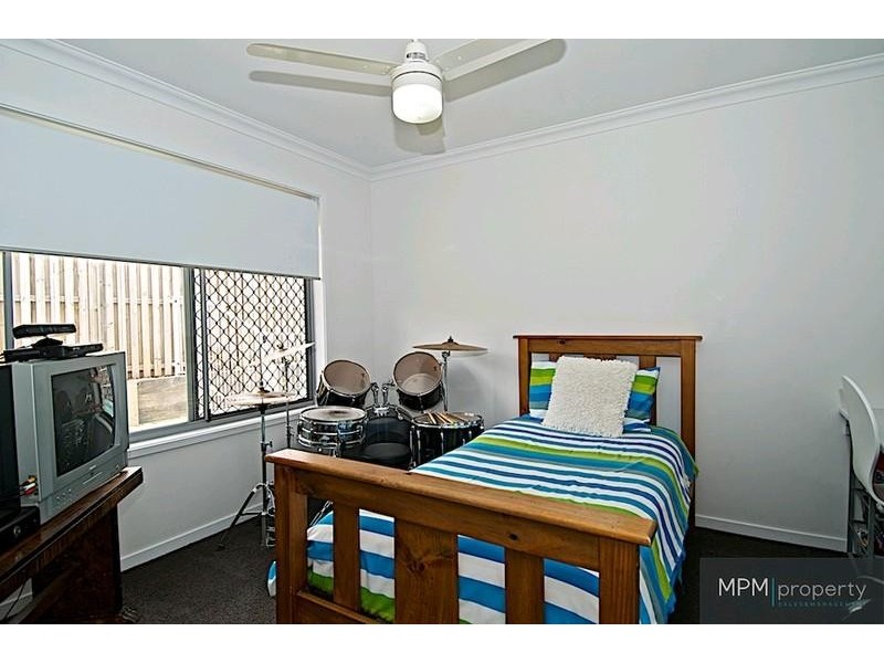 10 Fletcher Cres, Pacific Pines QLD 4211