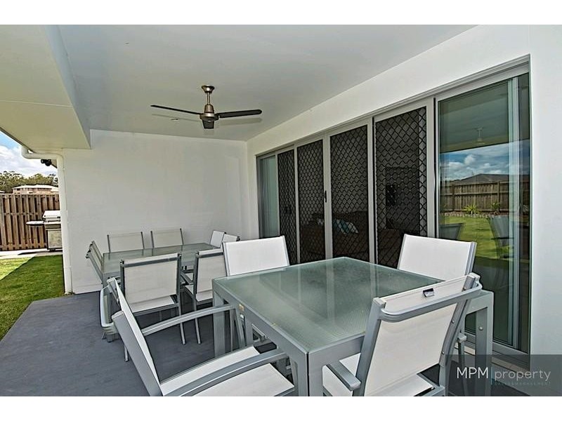 10 Fletcher Cres, Pacific Pines QLD 4211