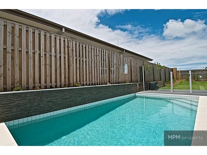 10 Fletcher Cres, Pacific Pines QLD 4211