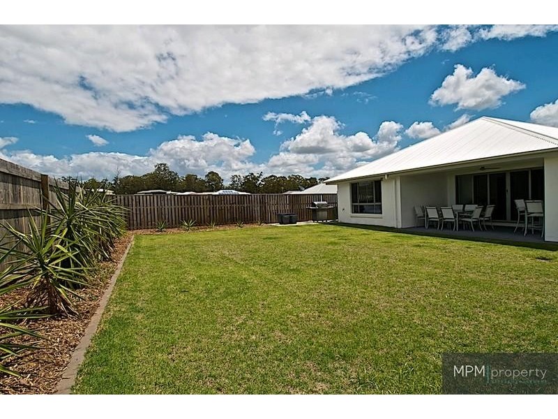 10 Fletcher Cres, Pacific Pines QLD 4211