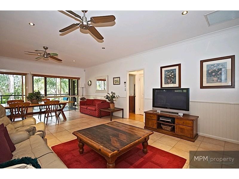 34 Ben Hogan Cres, Parkwood QLD 4214