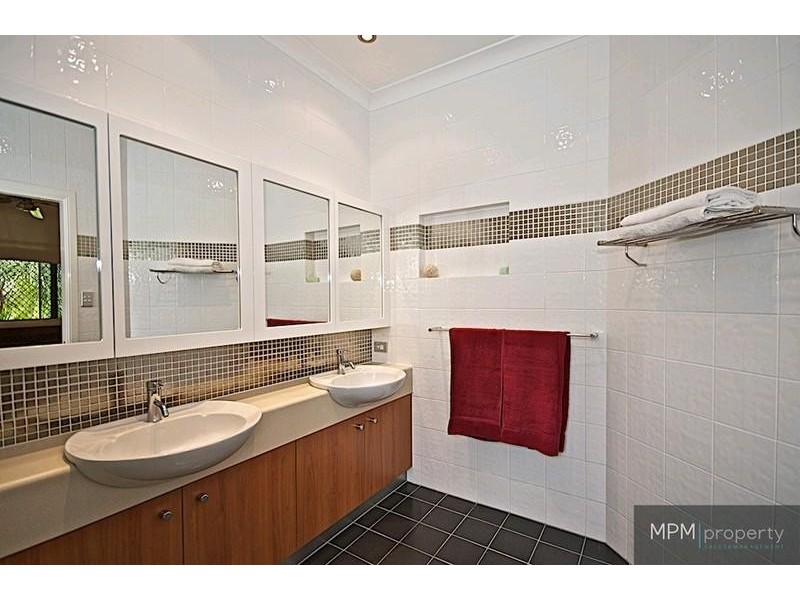 34 Ben Hogan Cres, Parkwood QLD 4214