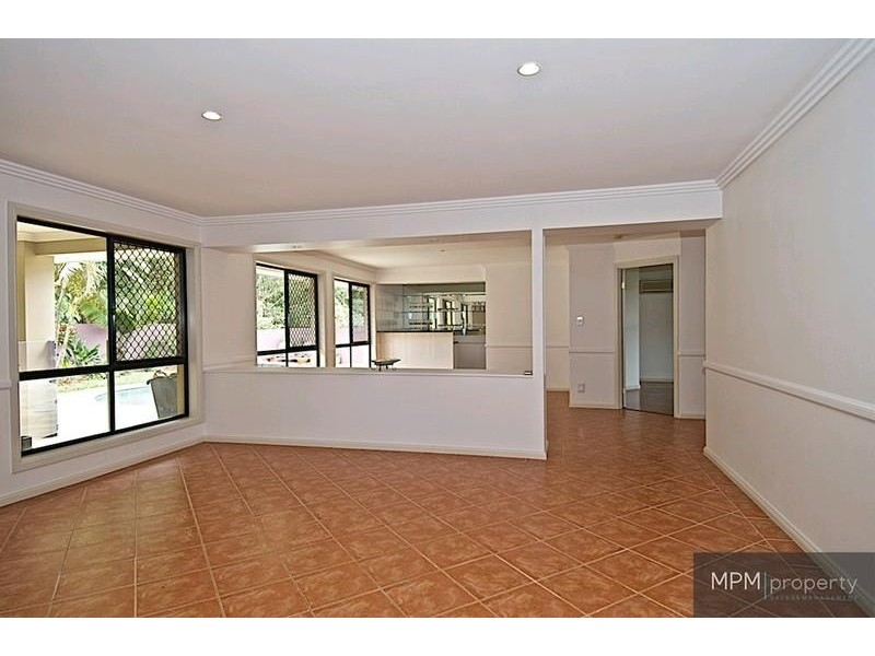 10 Kettlewell Ch, Arundel QLD 4214