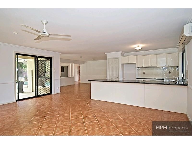 10 Kettlewell Ch, Arundel QLD 4214