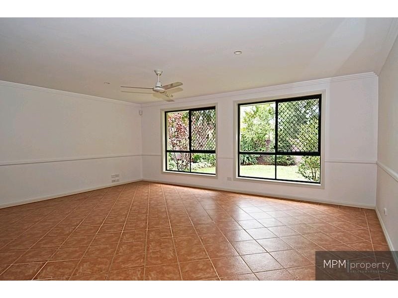 10 Kettlewell Ch, Arundel QLD 4214
