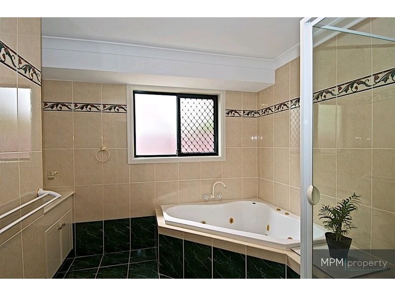 10 Kettlewell Ch, Arundel QLD 4214