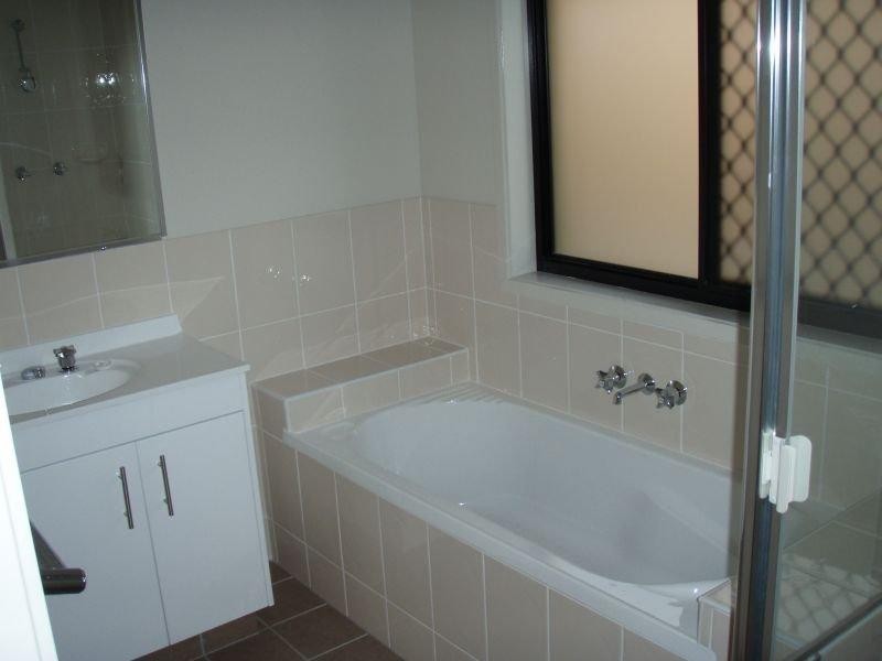 14 Wyndham Cct, Holmview QLD 4207