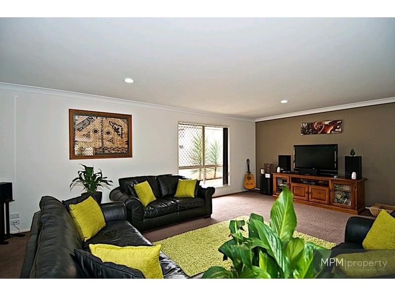 7 Kirdford Ct, Arundel QLD 4214