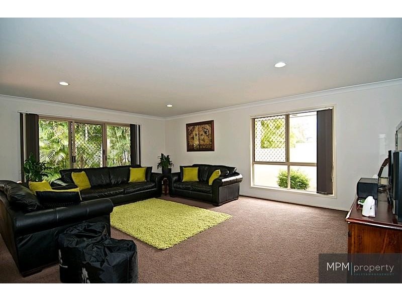 7 Kirdford Ct, Arundel QLD 4214