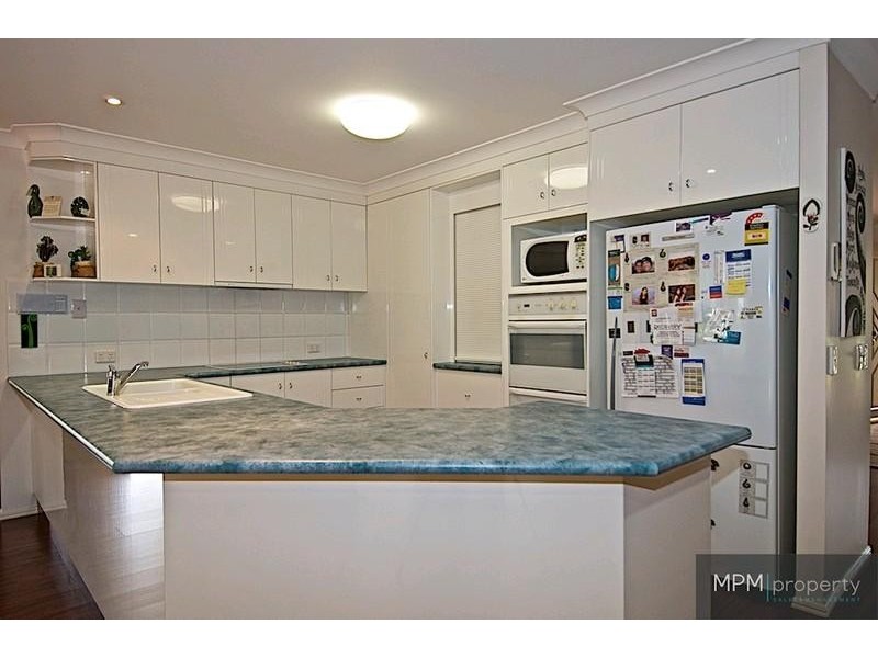 7 Kirdford Ct, Arundel QLD 4214