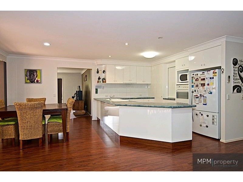 7 Kirdford Ct, Arundel QLD 4214