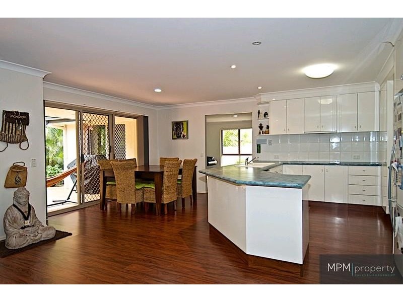 7 Kirdford Ct, Arundel QLD 4214