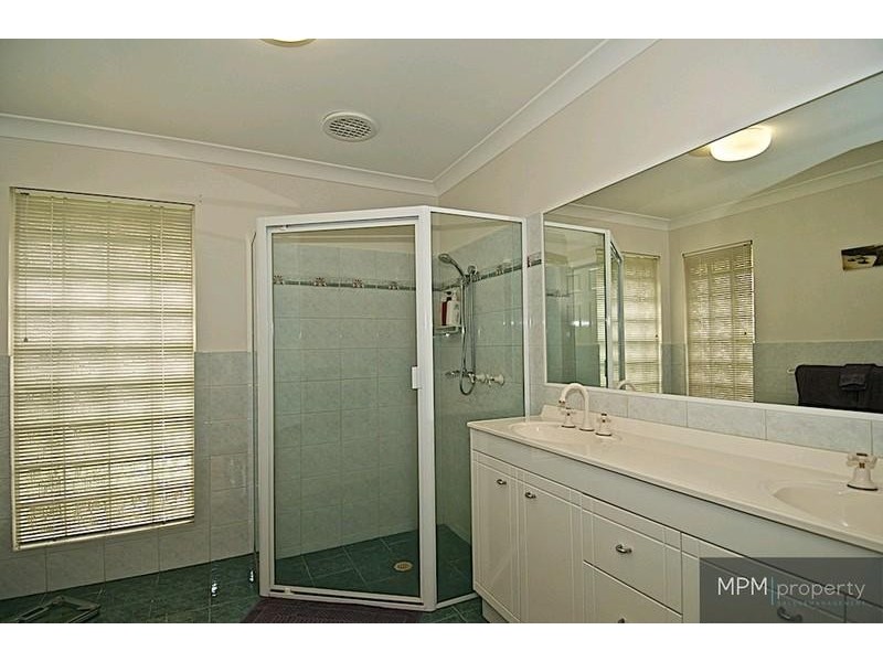7 Kirdford Ct, Arundel QLD 4214