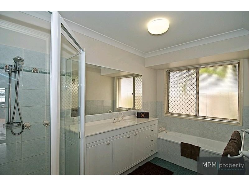 7 Kirdford Ct, Arundel QLD 4214