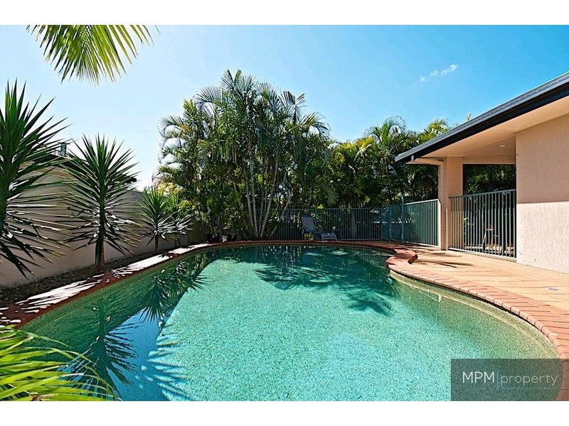 7 Kirdford Ct, Arundel QLD 4214
