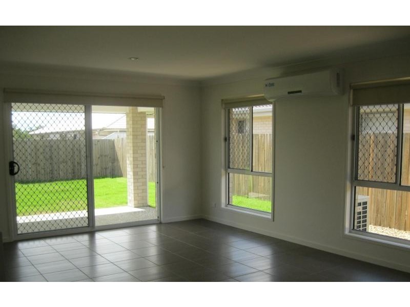 23 Oakvale Ave, Holmview QLD 4207