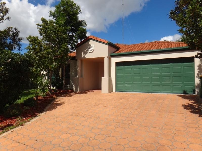 31 Daintree Dr, Parkwood QLD 4214