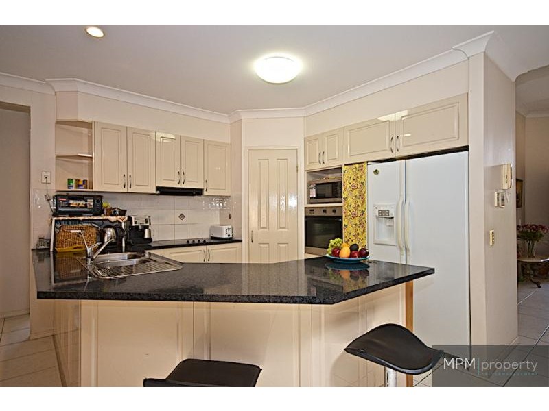 87 Arun Dr, Arundel QLD 4214