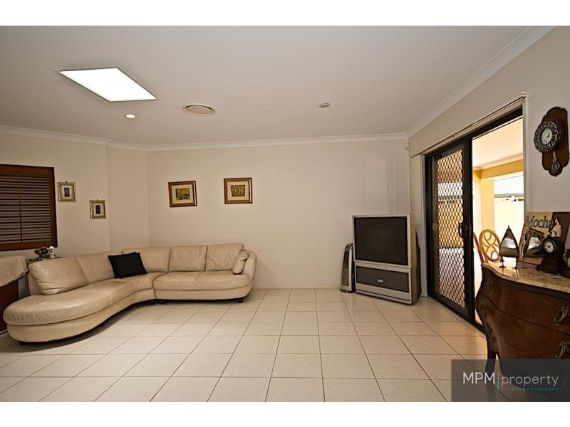 87 Arun Dr, Arundel QLD 4214