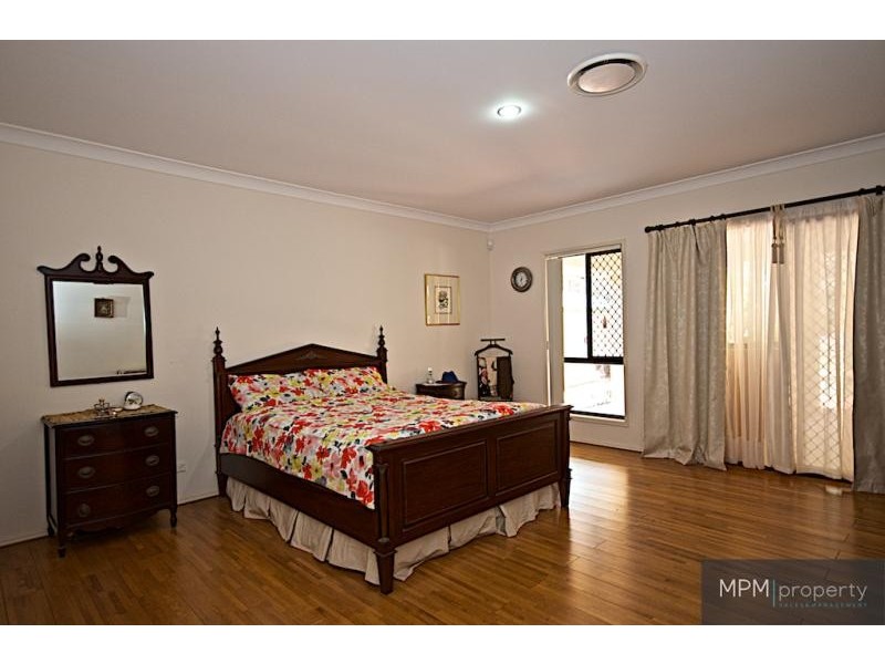 87 Arun Dr, Arundel QLD 4214