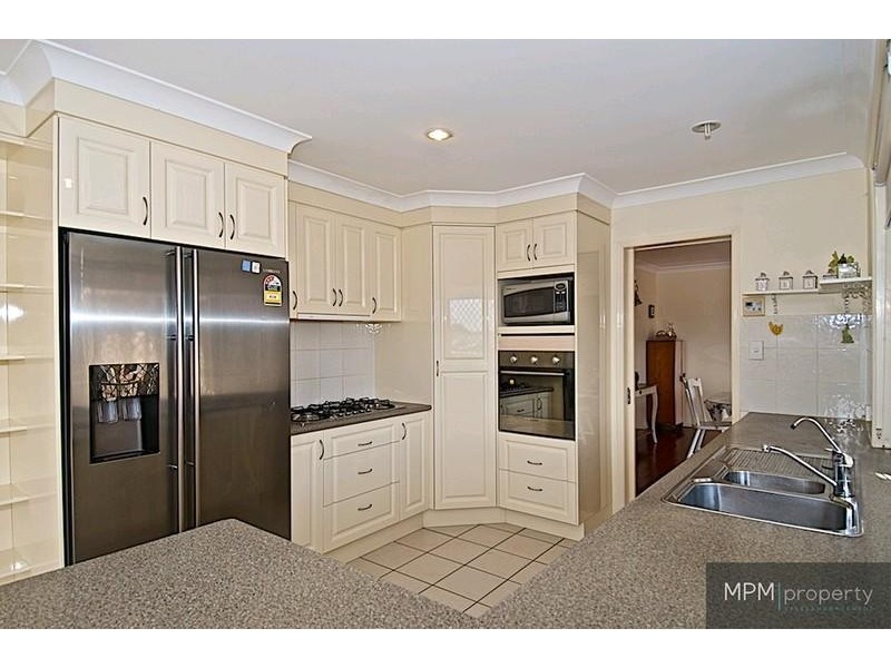 19 Tiger Dr, Arundel QLD 4214