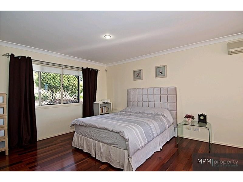 19 Tiger Dr, Arundel QLD 4214