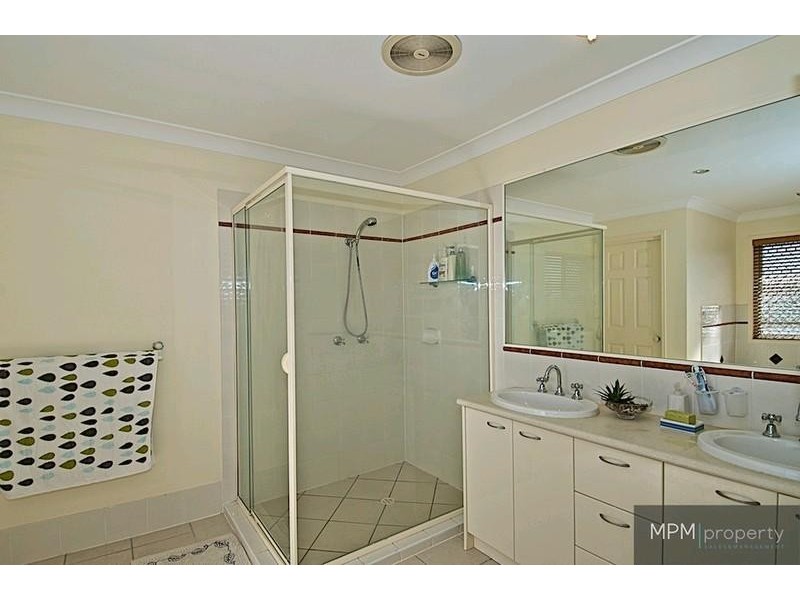 19 Tiger Dr, Arundel QLD 4214