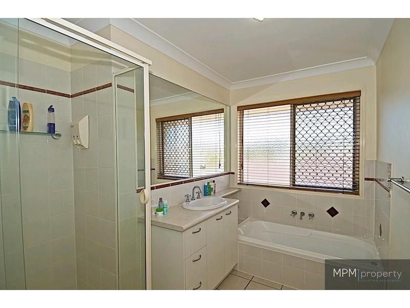 19 Tiger Dr, Arundel QLD 4214