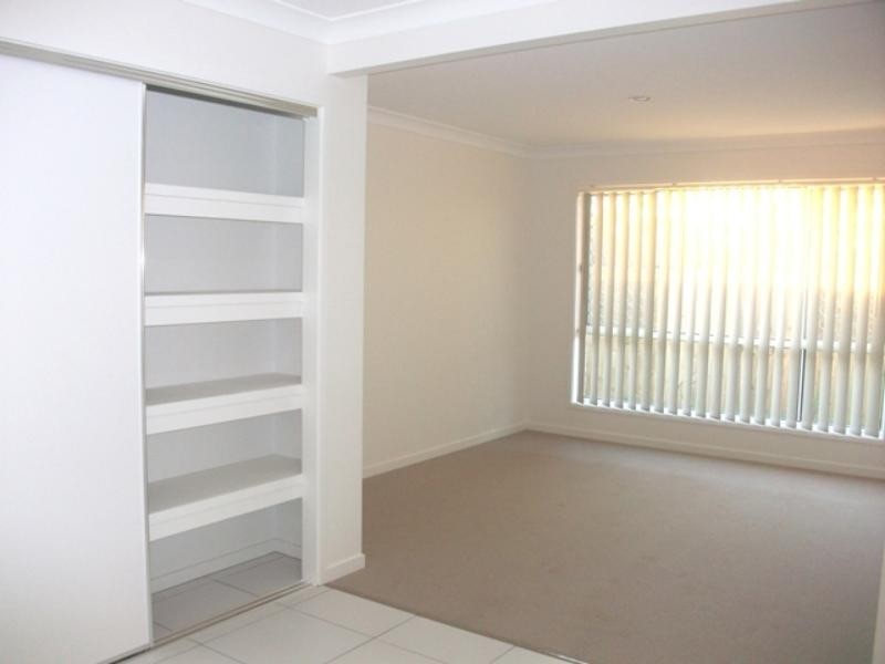 6 Pyrite  St, Pimpama QLD 4209